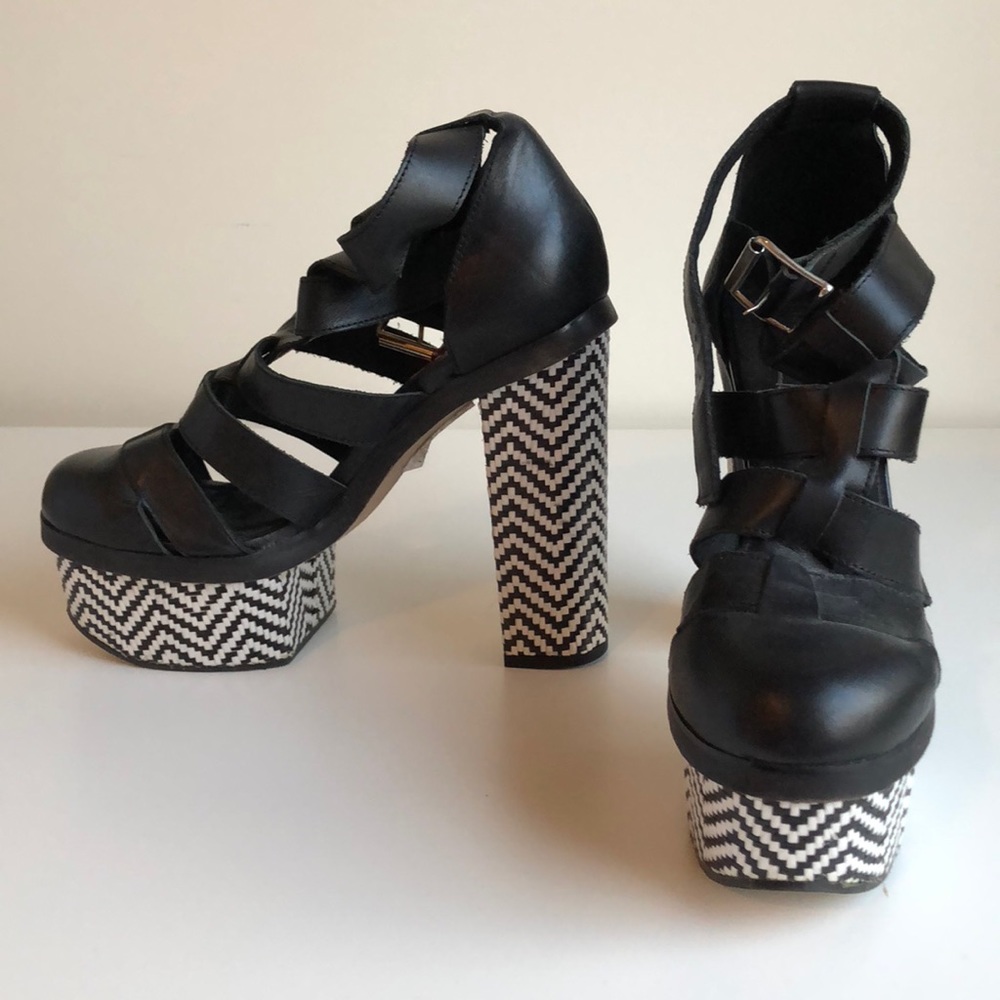 Black Heels With Pattern - image 1